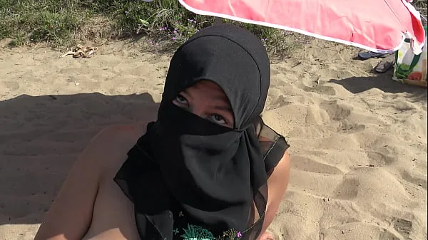 Nye Arab milf enjoys hardcore sex on the beach in France filmer totalt