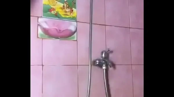 Nya Pinkie takes a bath filmer totalt