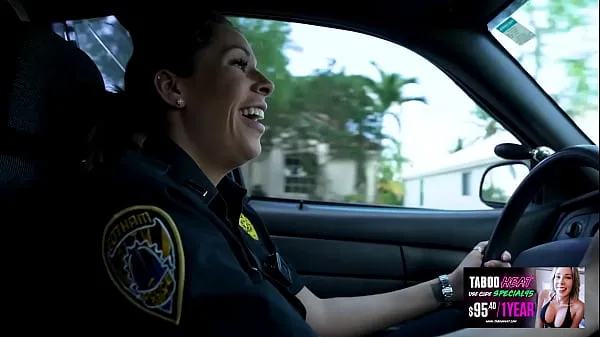 새로운 총 Nikki Brooks In StepMom Wants To Role Play As A Cop and Have Sex On My Bed개의 영화