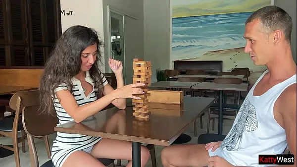 Stepsister lost her ass in a Jenga game and got fucked in Anal total Film baru