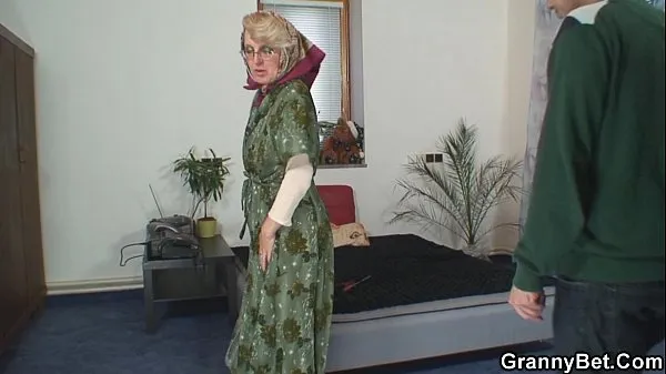 Nye Lonely old grandma pleases an young guy film i alt